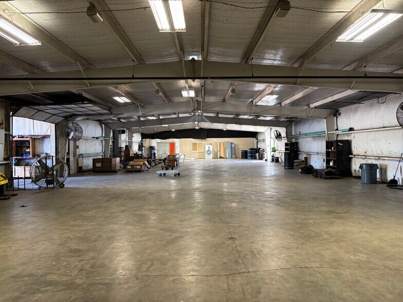 More Photos Of 4181 Magnolia St, Pearland Manufacturing For Lease
