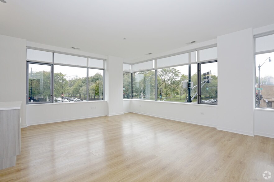 More Photos Of 558 W Webster Ave, Chicago Apartments For Lease