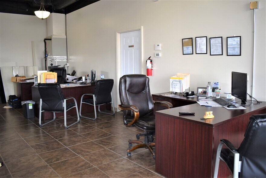 More Photos Of 21 Executive Dr, Crossville Service Station For Sale