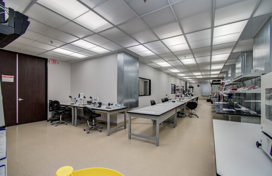 More Photos Of 9330 Kirby Dr, Houston Research And Development For Lease