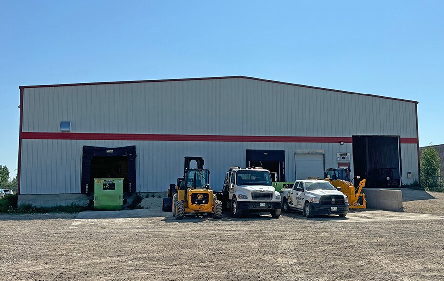 More Photos Of 370 Keewatin St, Winnipeg Warehouse For Lease