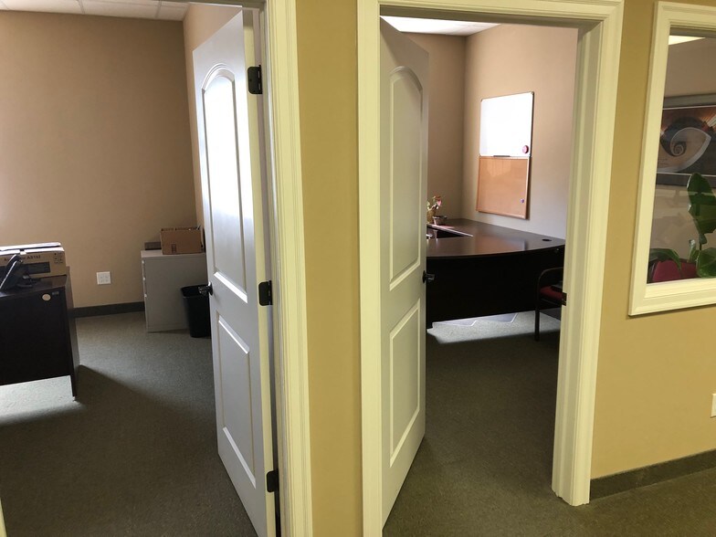More Photos Of 21 Princeton Pl, Orchard Park Coworking Space