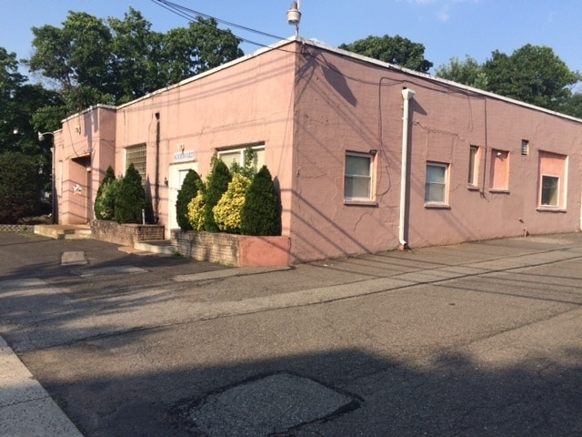 More Photos Of 45 Carlton Ave, East Rutherford Warehouse For Lease