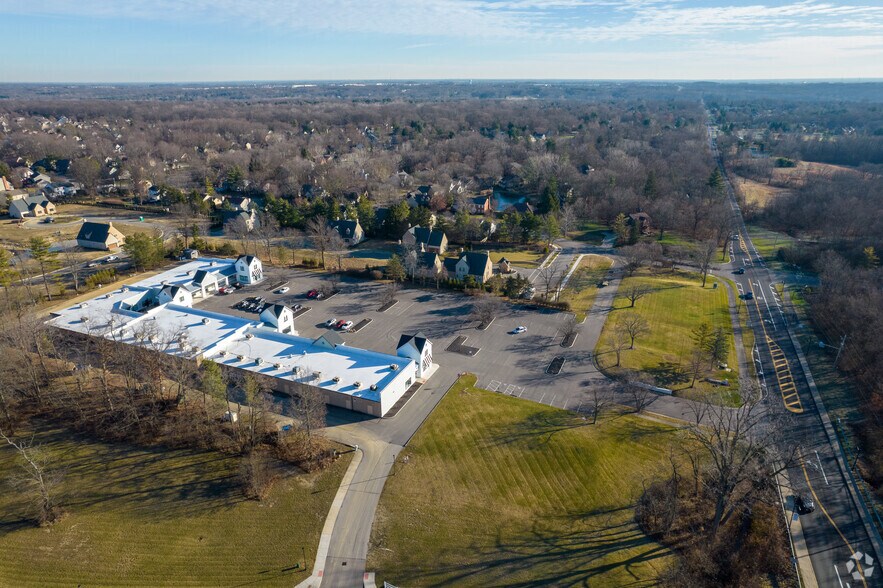 More Photos Of 120-180 E Olentangy St, Powell Unknown For Lease