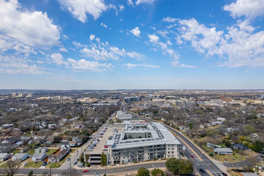 More Photos Of 403 E Koenig Ln, Austin Apartments For Lease