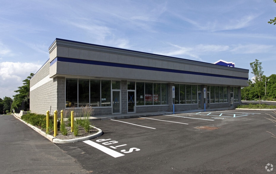 More Photos Of 639 Veterans Rd W, Staten Island Freestanding For Sale