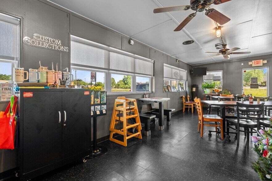 More Photos Of 120 Bank St, Sanford Restaurant For Sale