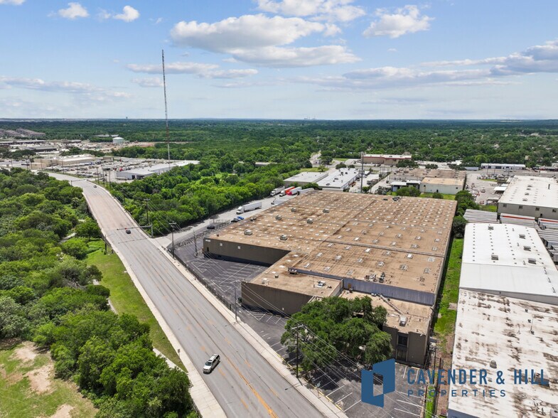 More Photos Of 3200 E Houston St, San Antonio Warehouse For Sale