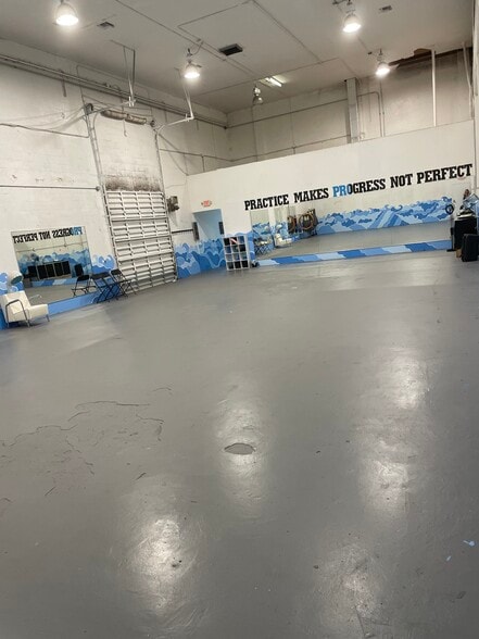 More Photos Of 5900 Stirling Rd, Hollywood Warehouse For Lease