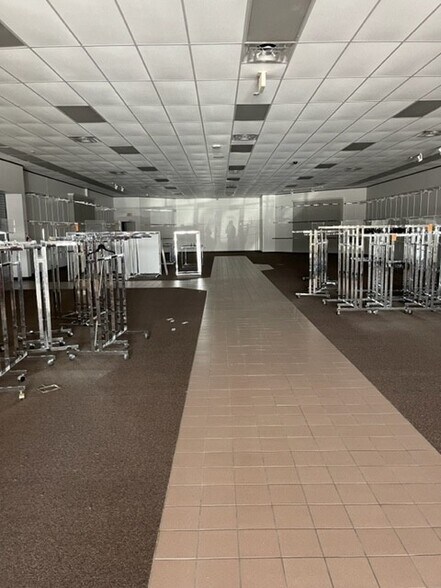 More Photos Of 6433 Highway 182 E, Morgan City Storefront For Lease