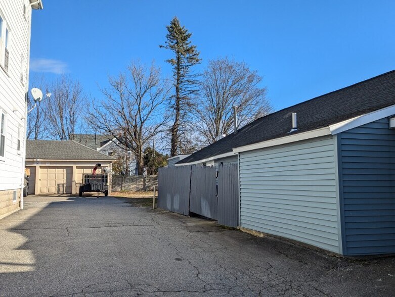 More Photos Of 322-325 Metacom Ave, Warren Restaurant For Sale