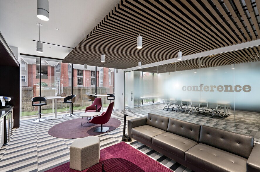 More Photos Of 2000 Bering Dr, Houston Office For Lease