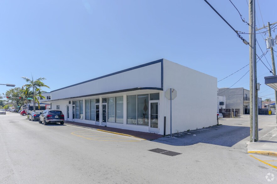 More Photos Of 689-693 NE 125th St, North Miami Storefront For Lease