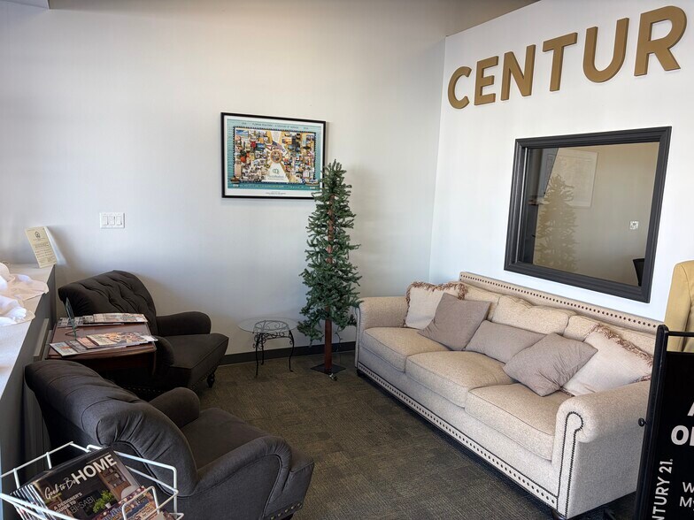 More Photos Of 230 Central Ave W, Winter Haven Storefront For Lease