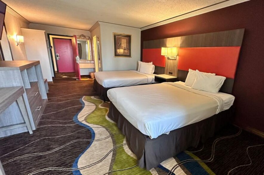 More Photos Of 4142 S Noland Rd, Independence Hotel For Sale