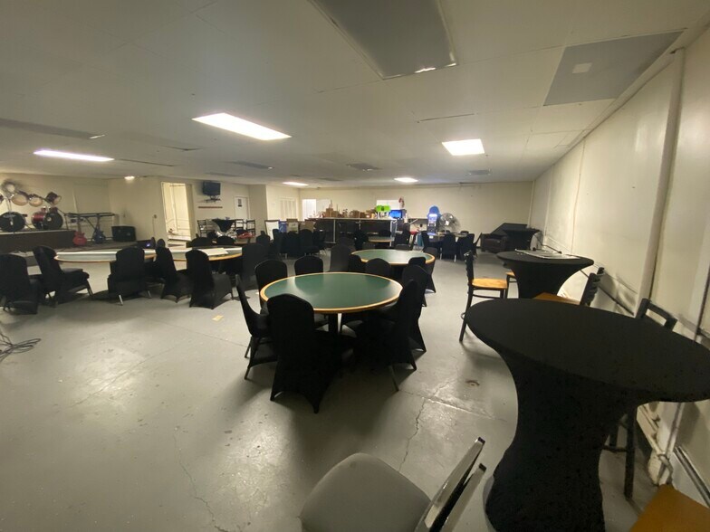 More Photos Of 136 Beattie St, Syracuse Flex For Sale