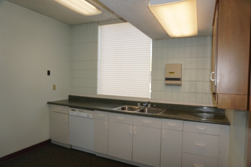 More Photos Of 1004-1006 N Douty St, Hanford Medical For Lease