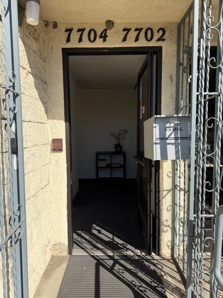 More Photos Of 7700-7704 Kester Ave, Van Nuys Warehouse For Lease