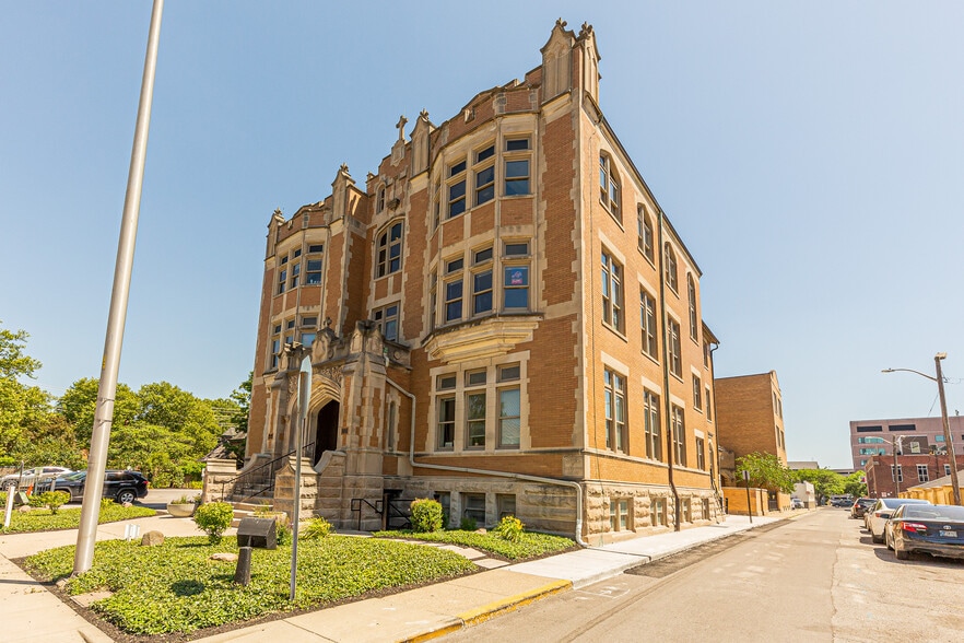 More Photos Of 429 E Vermont St, Indianapolis Loft Creative Space For Lease