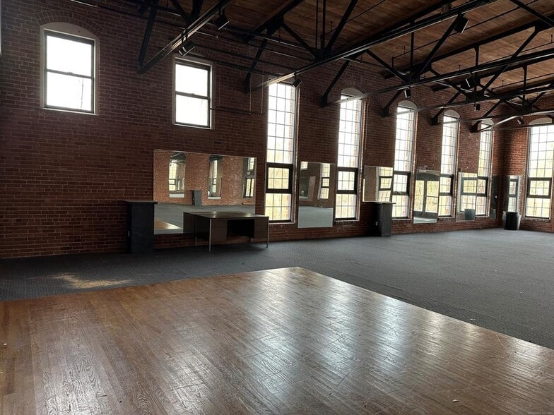 More Photos Of 444 Hartford Pike, Dayville Freestanding For Sale