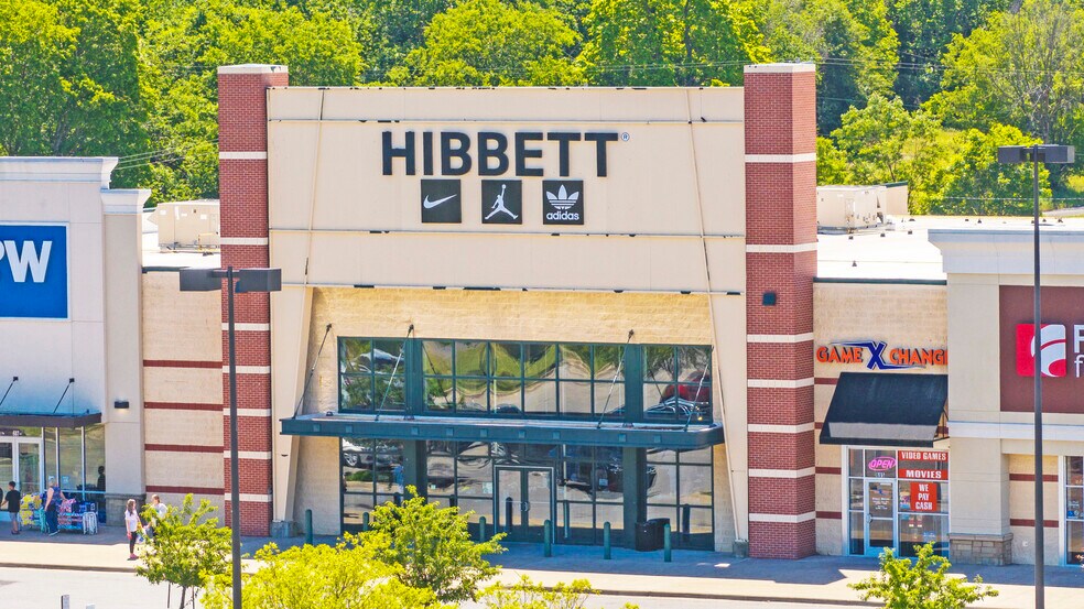 More Photos Of 701 W Shawnee Byp, Muskogee Department Store For Sale