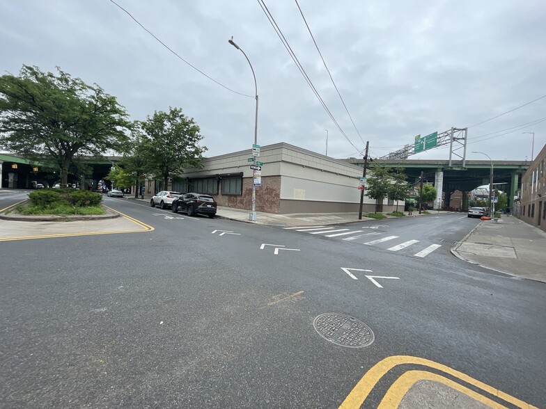 Primary Photo Of 133 Mill St, Brooklyn Freestanding For Lease