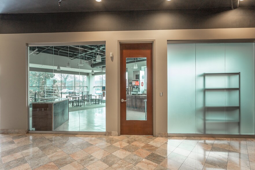 More Photos Of 1301 Riverfront Pkwy, Chattanooga Office For Lease