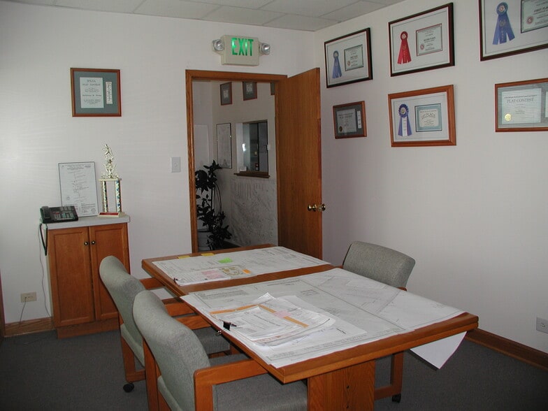 More Photos Of 909 E 31st St, La Grange Park Office For Sale