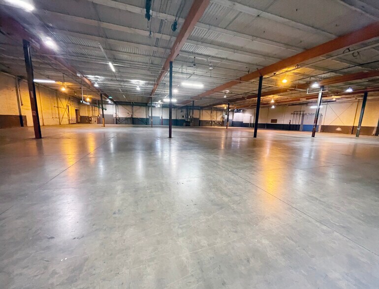 More Photos Of 15012 Edgerton Rd, New Haven Manufacturing For Lease