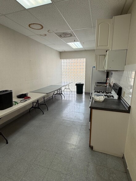 More Photos Of 18 Wendell Pl, Fairview Warehouse For Lease