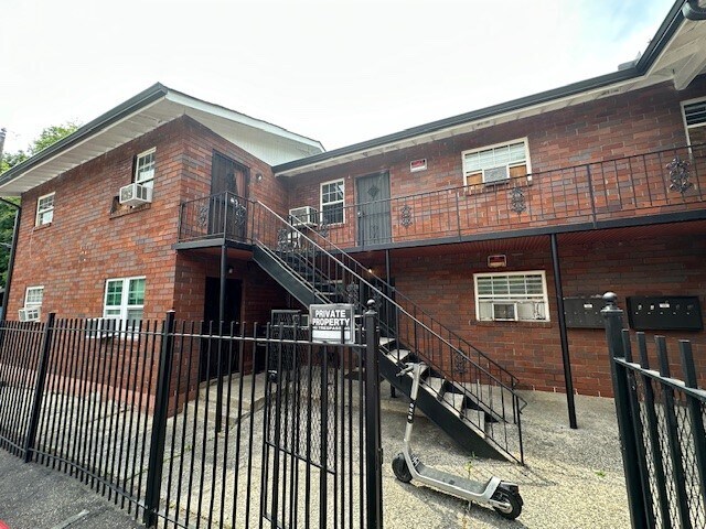 More Photos Of 695 Cameron M Alexander Blvd NW, Atlanta Apartments For Sale