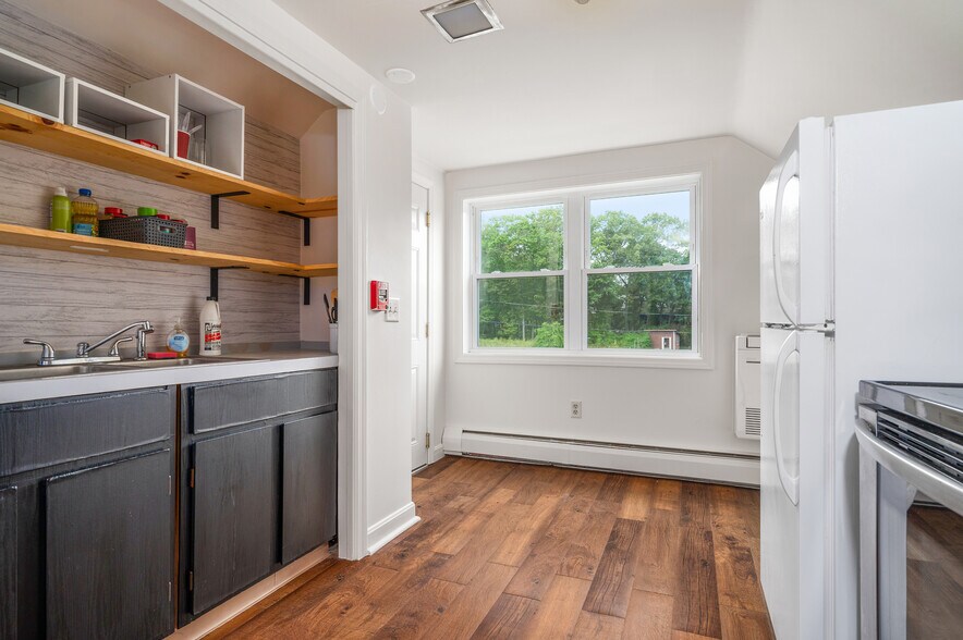 More Photos Of 2 Douglas Pike, Smithfield Office For Sale