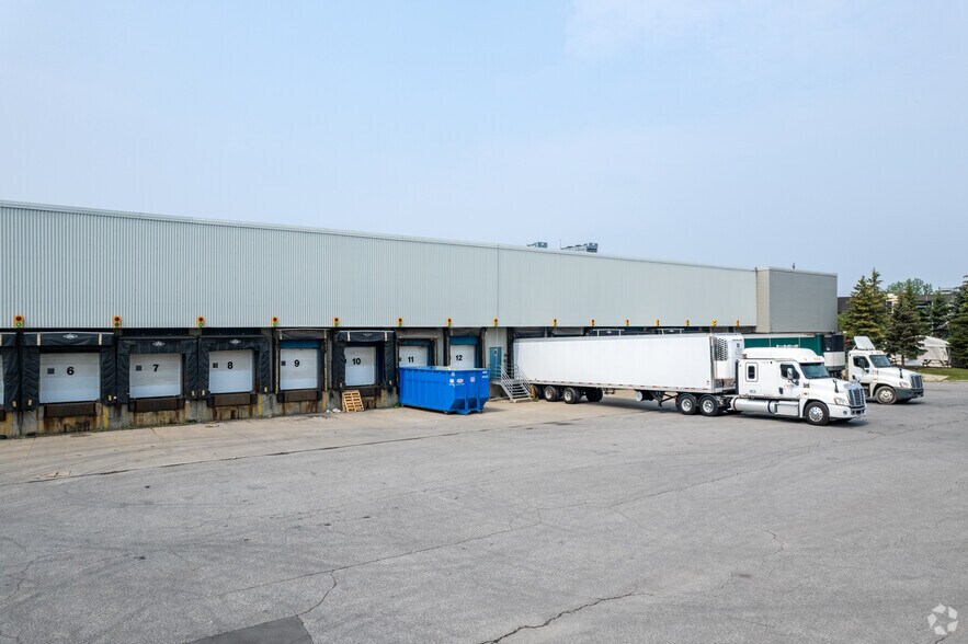 More Photos Of 11625 Av 55e, Montréal Warehouse For Lease