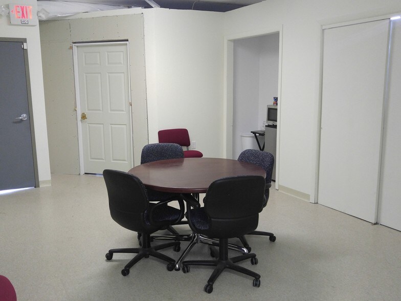 More Photos Of 17-19 George St, East Hartford Office For Sale