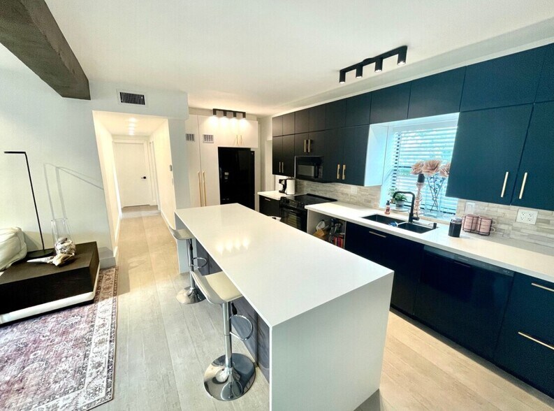 More Photos Of 1215 E Broward Blvd, Fort Lauderdale Apartments For Sale