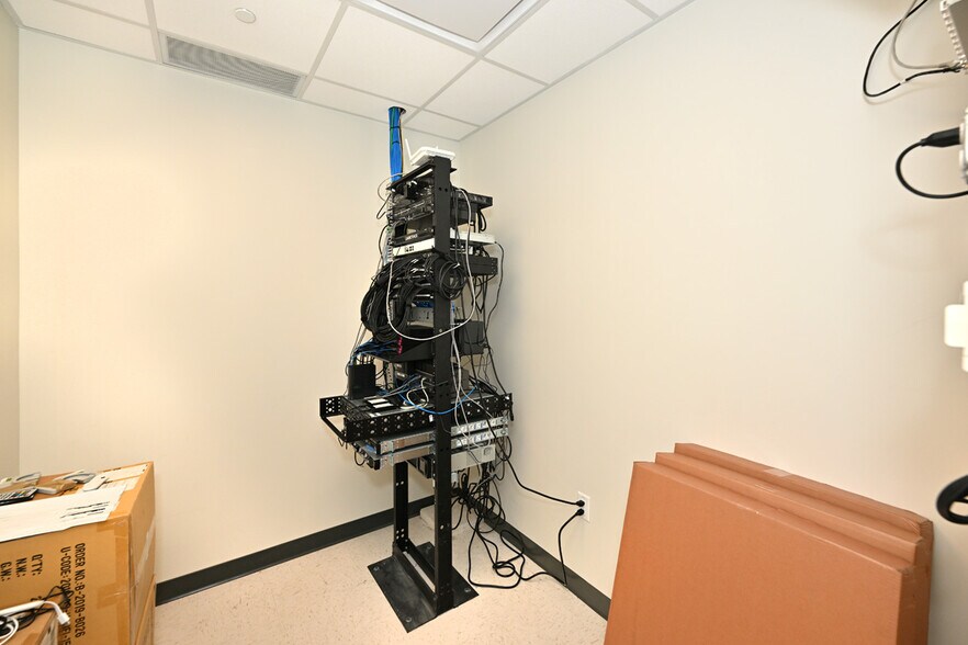 More Photos Of 50 Tice Blvd, Woodcliff Lake Office For Lease