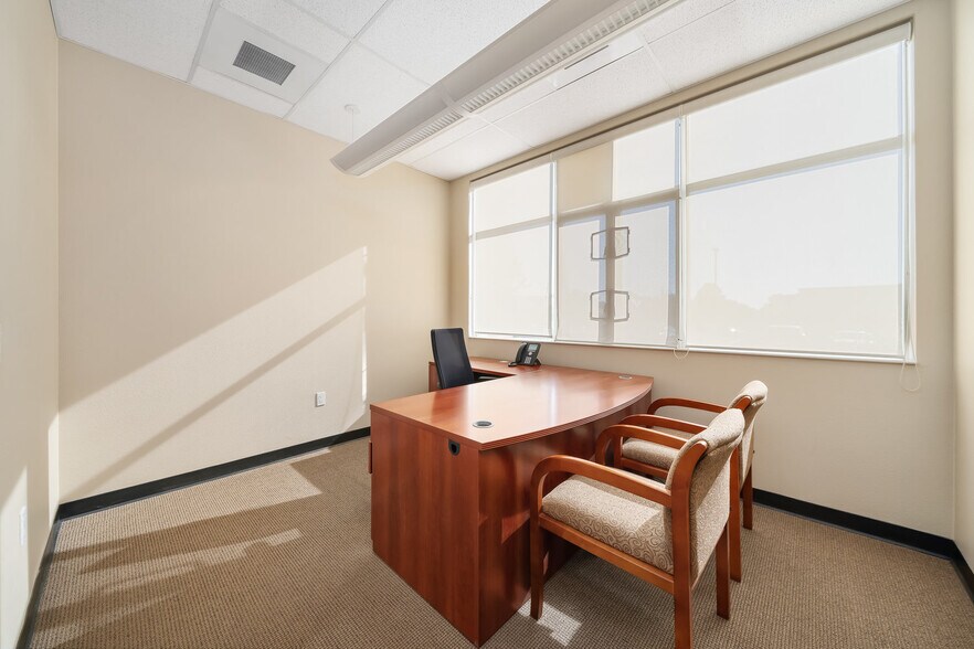 More Photos Of 102 S Vine St, Paso Robles Office For Lease