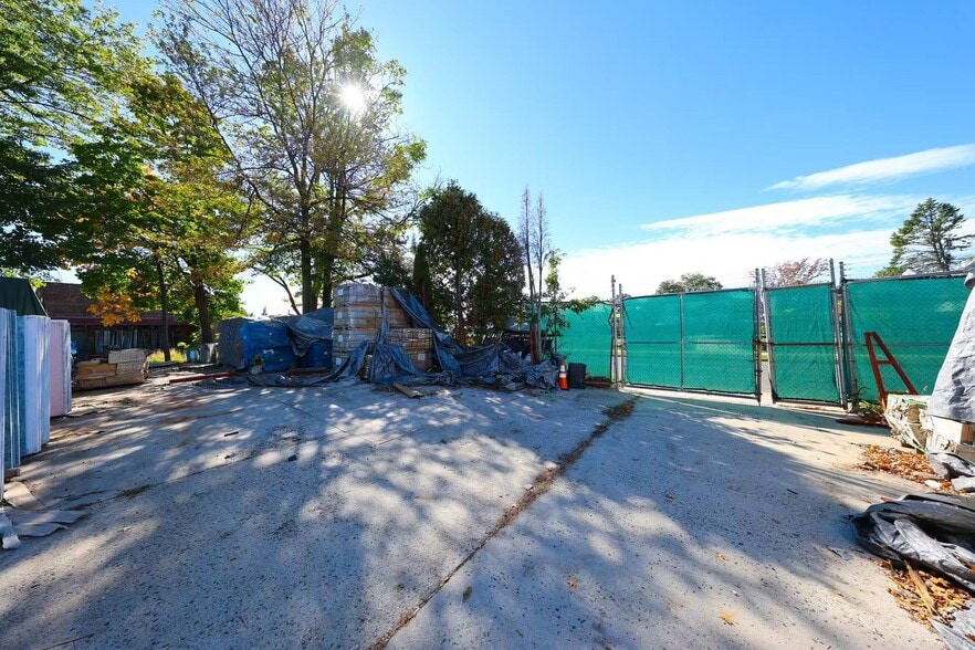 More Photos Of 1015 Pennsylvania Ave, Linden Manufacturing For Sale