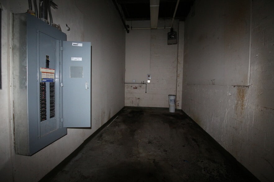 More Photos Of 925 N 8th St, Camden Warehouse For Lease