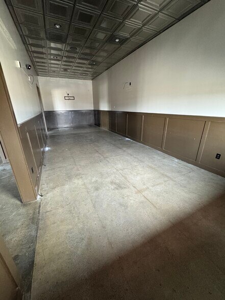 More Photos Of 1610 S Kellogg Ave, Ames General Retail For Sale