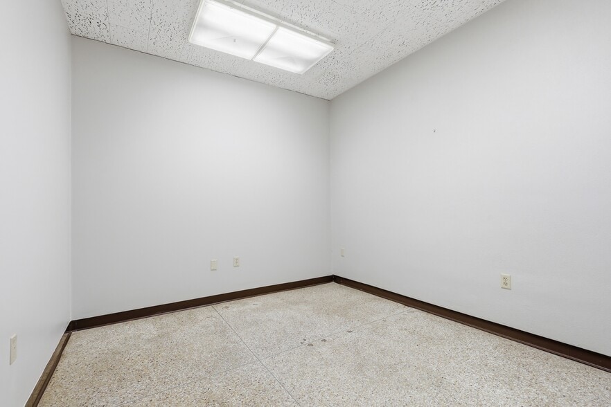 More Photos Of 106 S Texas Ave, Greenville Office For Sale