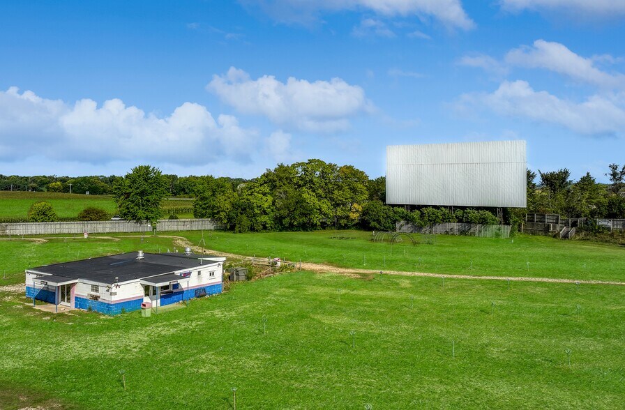 More Photos Of W6423 US-18, Jefferson Drive In Movie For Sale