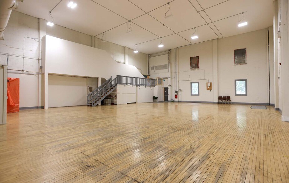 More Photos Of 1060 Eldorado St, Trail Office For Sale