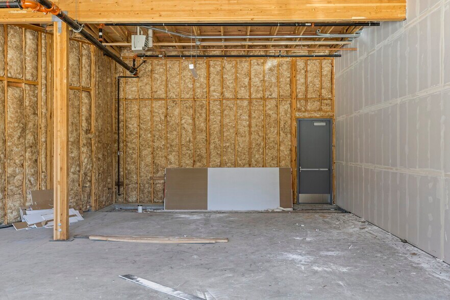 More Photos Of 1102 State Rte 20, Sedro Woolley General Retail For Lease