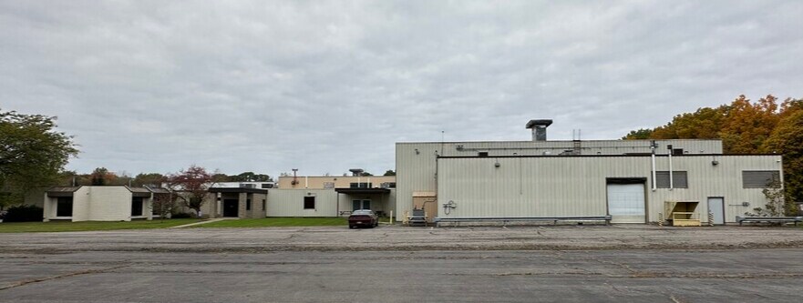 More Photos Of 6 Morrill Pl, Fulton Warehouse For Lease