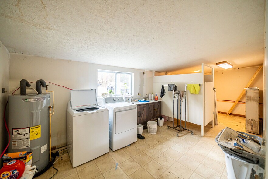 More Photos Of 6641 US Highway 62 W, Kuttawa Flex For Sale