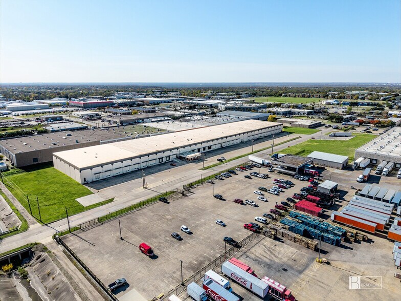 More Photos Of 8330 Endicott Ln, Dallas Warehouse For Lease