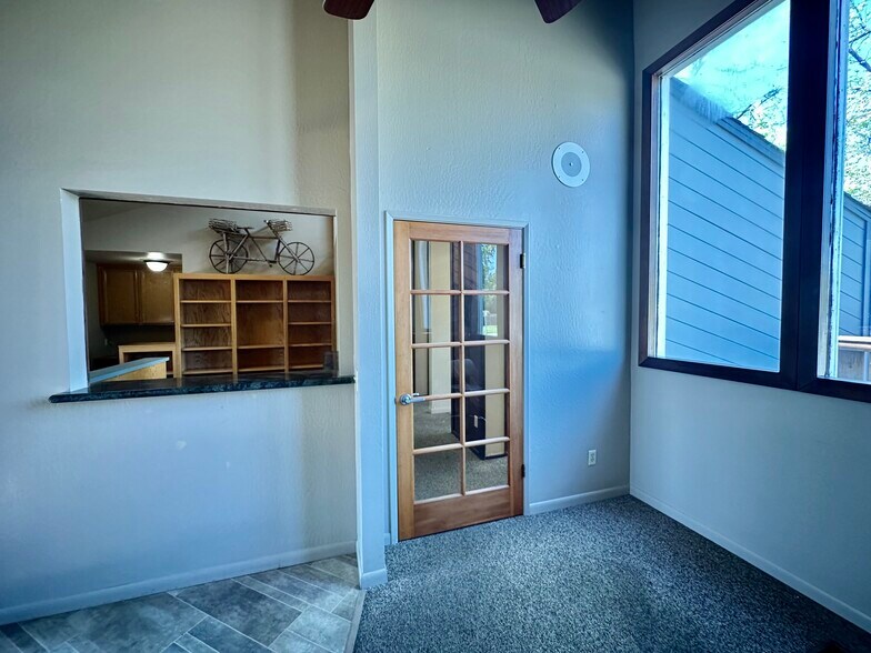 More Photos Of 496 East Ave, Lincoln Medical For Lease
