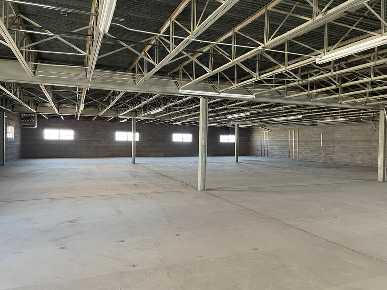 More Photos Of 220 N Saint Vrain St, El Paso Light Distribution For Sale