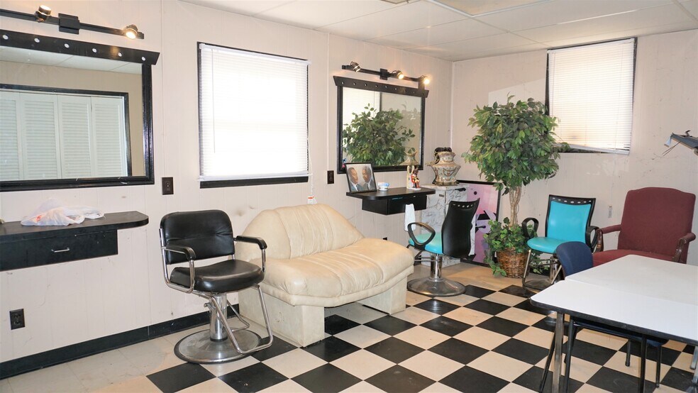 More Photos Of 2589-2613 Tilson Rd, Decatur Religious Facility For Lease